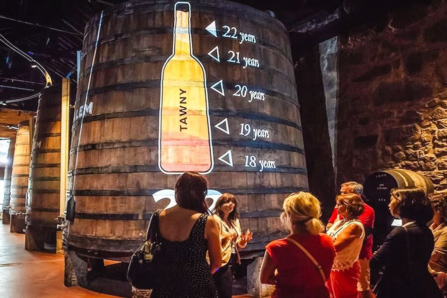 Porto: Cálem Cellar Tour, Fado Show & Wine Tasting - Practical tips so you get the most from the evening
