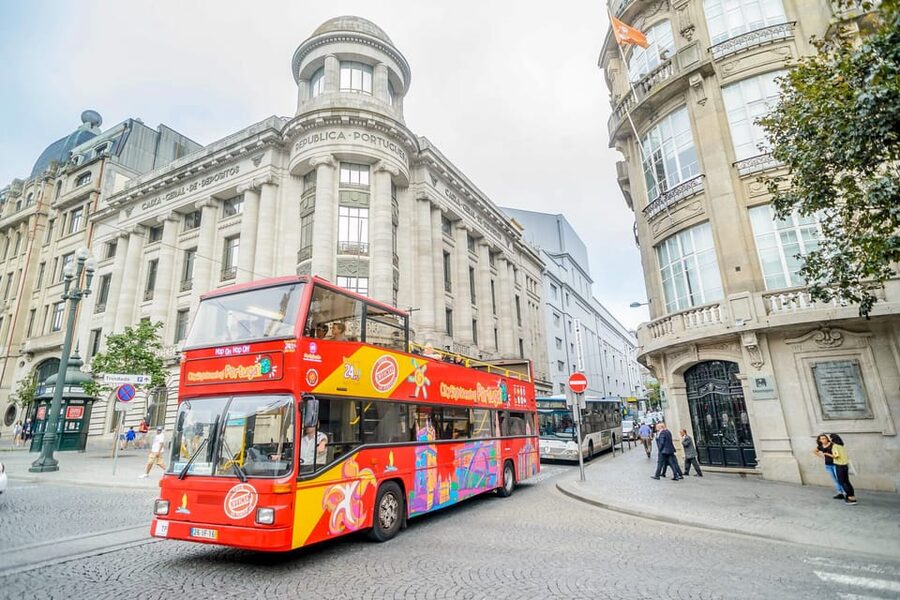 Porto: City Sightseeing Hop-On Hop-Off Bus Tour - Iglesia S. Francisco and what the audio gets right