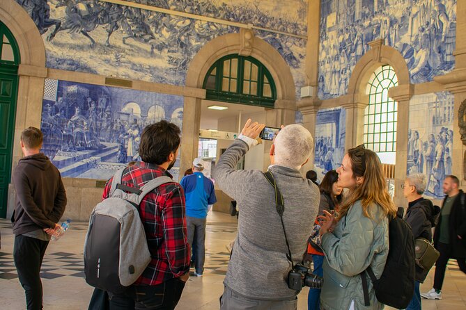 PORTO city Walking Tour - Stop 1, São Bento Railway Station Tiles and Historic Centre Energy