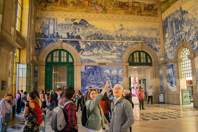PORTO city Walking Tour - Igreja dos Carmelitas: Two Churches and One Narrow House Trick