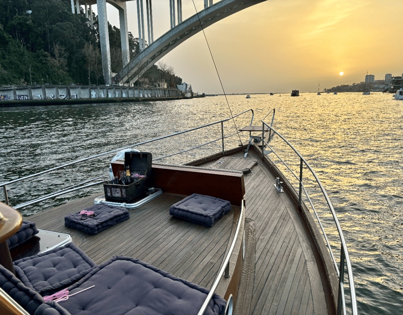 Porto: Classic Boat Cruise on the Douro River - Onboard Comfort: Hammock, Music, Snacks, and the Little Touches