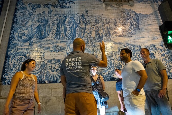 Porto Craft Beer Tour: 7 Beers + 3 Food Pairings in a Small Group - Stop 2: Mercado do Bolhão, fresh market energy with beer involved