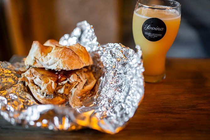Porto Craft Beer Tour: 7 Beers + 3 Food Pairings in a Small Group - Guides in English: the difference between a tour and an explanation