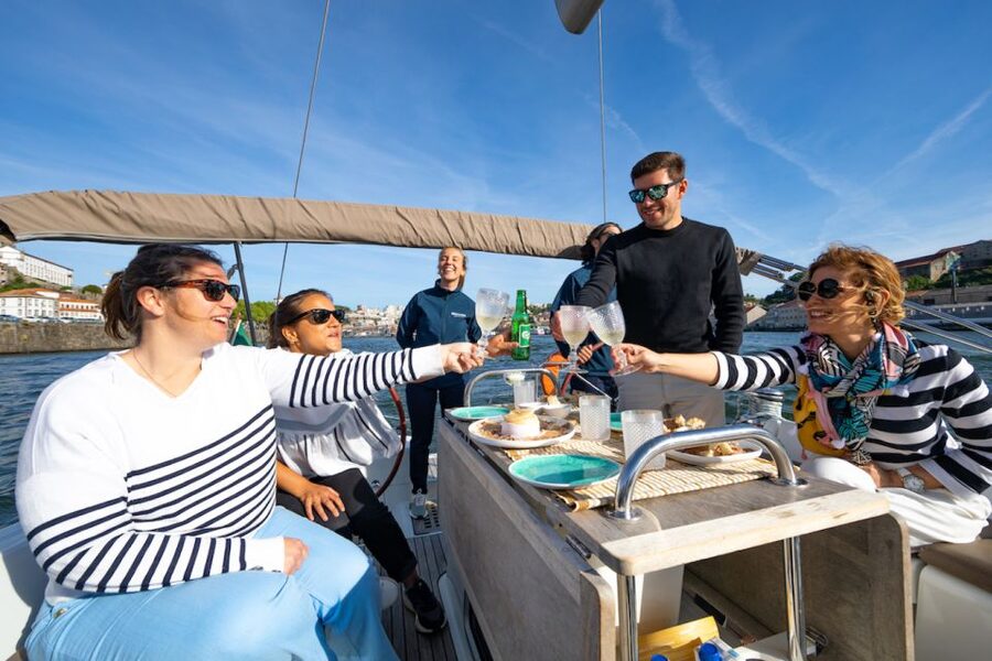 Porto: Daytime or Sunset Douro River Cruise With Port Wine - Arrábida Bridge to Alfândega: Quick Photo Stops That Still Matter