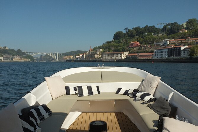 Porto: Douro River Boat Cruise with Port Wine and Snacks - Customs building and neoclassical Porto details