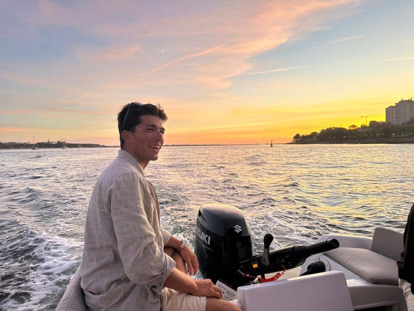 Porto: Douro River Boat Cruise with Port Wine Tasting - Ribeira to Gaia: the river splits the story