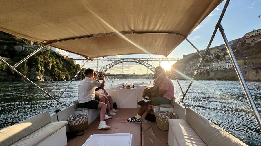 Porto: Douro River Boat Cruise with Port Wine Tasting - Timing and group size: why the experience feels different
