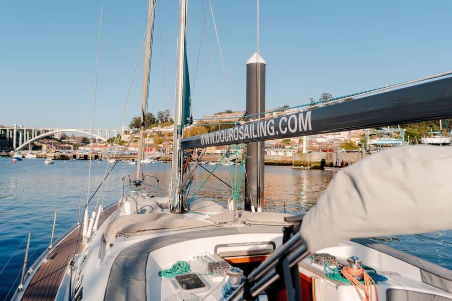 Porto: Douro River Boat Tour with Wine Tasting - Timing for the Best Views: Sunset Comfort, Heat, and Your Best Photo Windows