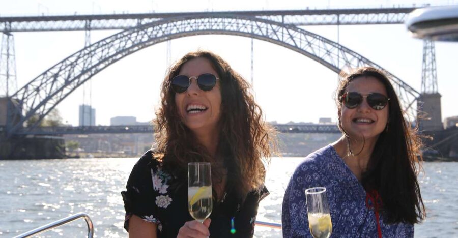 Porto: Douro River Cruise w/ Portuguese Wines & Local Host - The 2-hour route: Palácio do Freixo to Foz do Douro