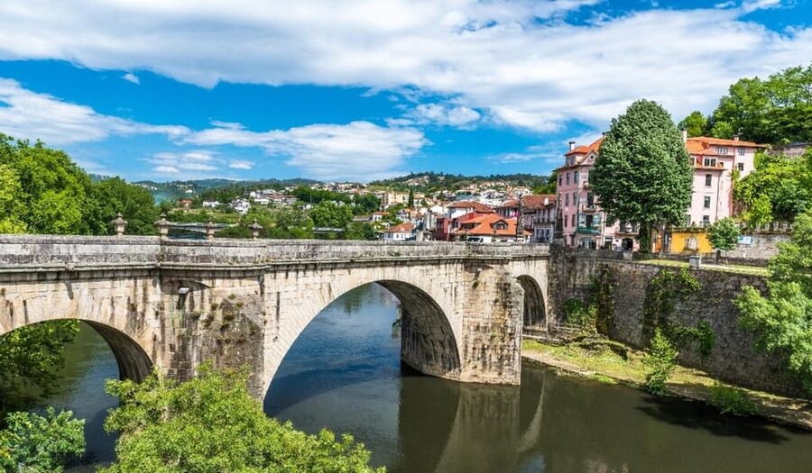 Porto: Douro Valley & Amarante Wine, Food & River Tour - Pinhão Douro cruise: tapas brunch on the river with sparkling wine