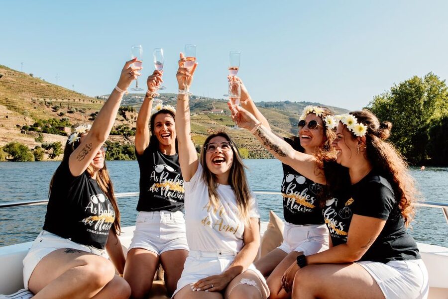 Porto: Douro Valley Full-Day Boat, Train, and Lunch Tour - Lunch in the Douro region: where the day actually feels local