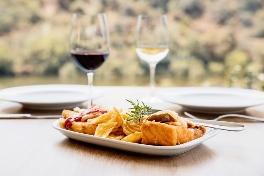 Porto: Douro Valley Full-Day Boat, Train, and Lunch Tour - The scenic train ride: classic views, nostalgic pacing