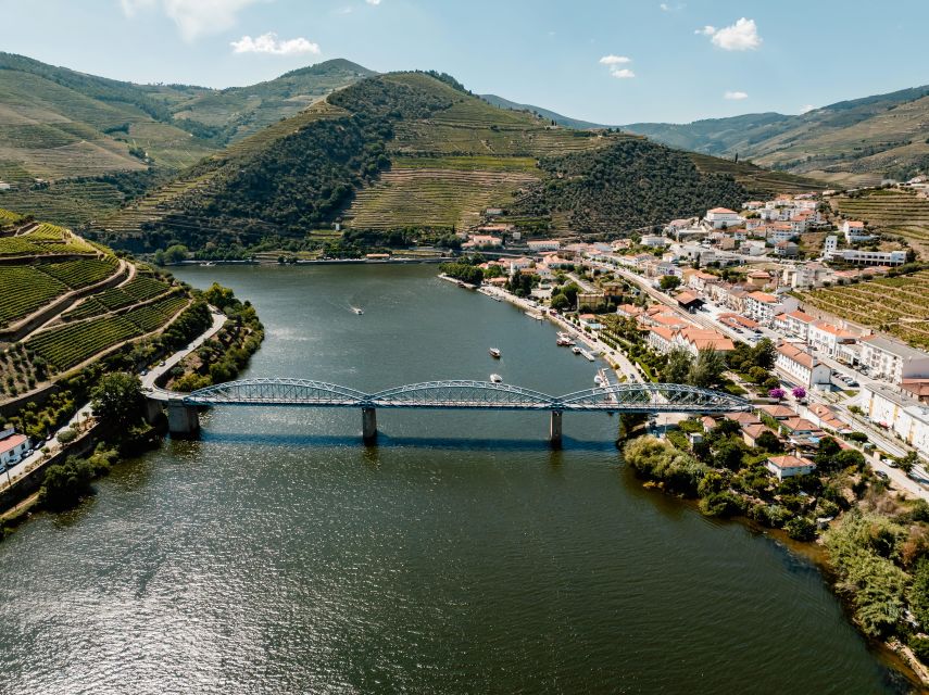Porto: Douro Valley Full-Day Boat, Train, and Lunch Tour - Pinhão breaks and the Quinta winery tasting that ties it all together