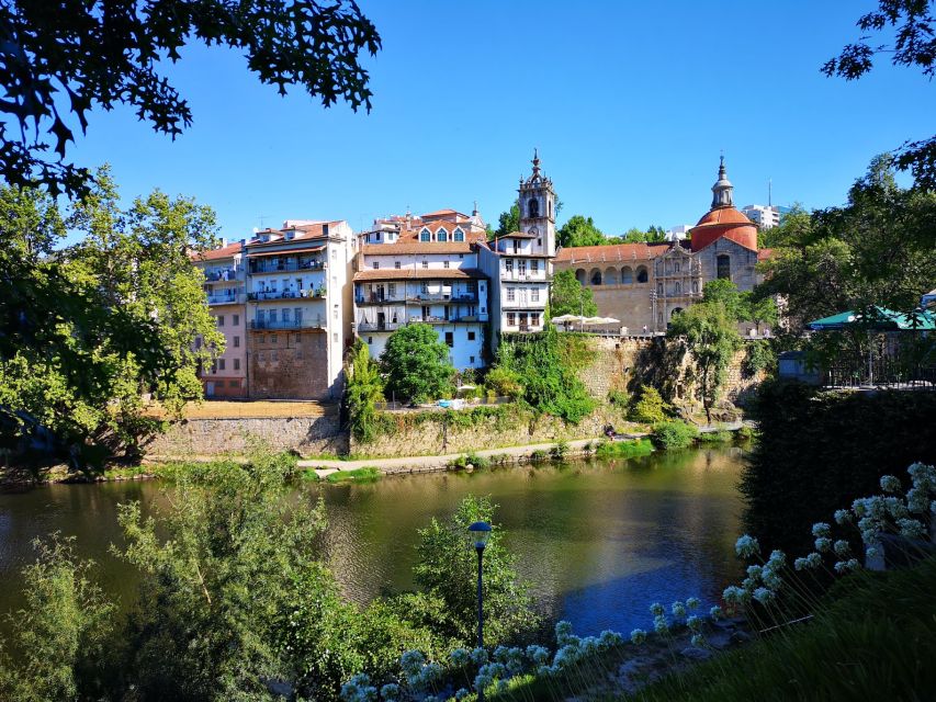 Porto: Douro Valley History & Wine Tour with Cruise & Lunch - The bus ride reality: group size, comfort, and the driver matters