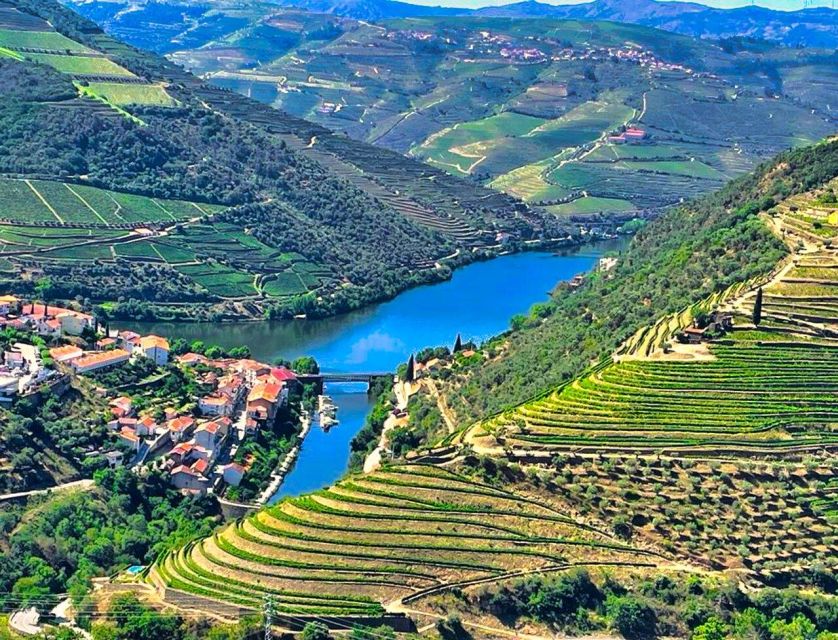 Porto: Douro Valley Tour with 2 Wineries, Lunch and Cruise - Cais do Pinhão river cruise: why the Douro looks different from the water