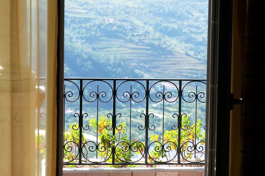 Porto: Douro Valley Tour with Wine Tasting, Cruise and Lunch - Lunch in the Douro Region: What the Meal is Like and Why It Matters