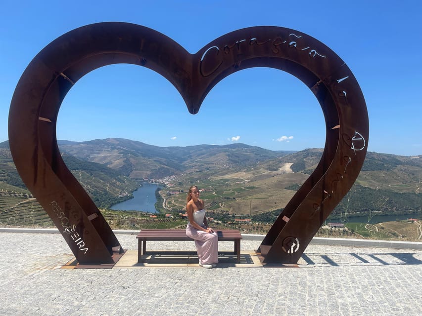 Porto: Douro Valley Wine Tour with a Sommelier & Boat Trip - Fun Port moments, like heat and tongs