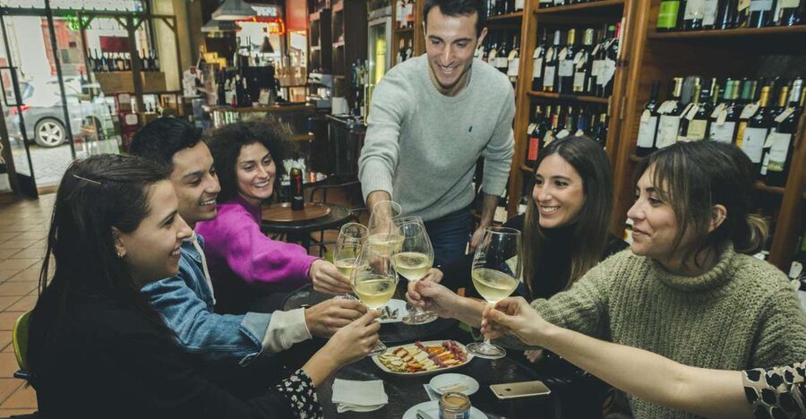 Porto: Evening Local Food Crawl with Drink Pairings - Starting at Monumento aos Mortos, then walking into Porto’s real rhythm