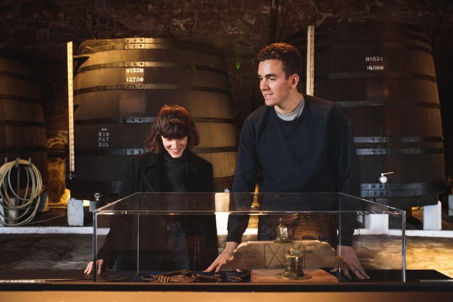 Porto: Fonseca Cellar Tour & Fado Show with Optional Dinner - Optional Dinner at WOW Porto: A Reliable Add-On or a Mixed Bag