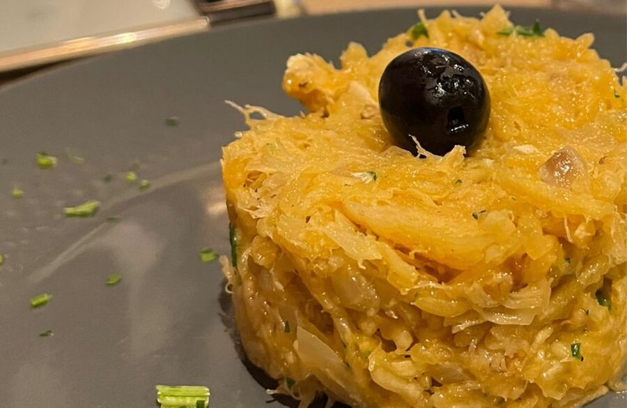 Porto: Food Tour with Tastings - Stop Two: More Wine, More Regional Plates