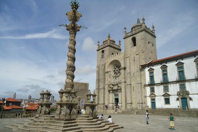 Porto Full Day City Tour Wine Tasting and Six Bridges Cruise - The UNESCO Historic Centre walking tour: where the city feels most itself