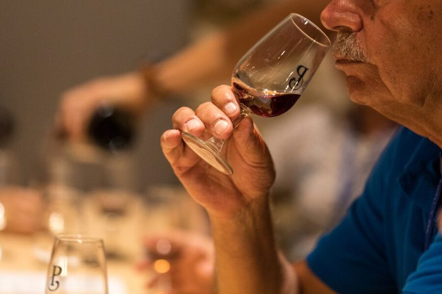 Porto: Guided Tour and Tasting of 3 Port Wines at Poças - Who Runs the Show: Guide Styles and Group Size Feel