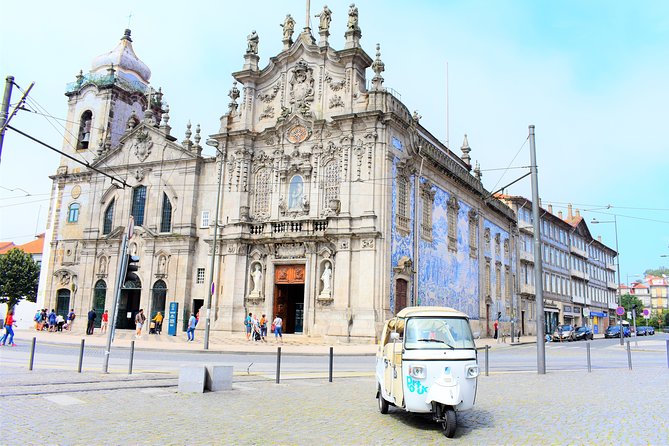 Porto Guided Tour to the Historical Center on a Tuk Tuk - São Bento Station and the 20,000 tile story