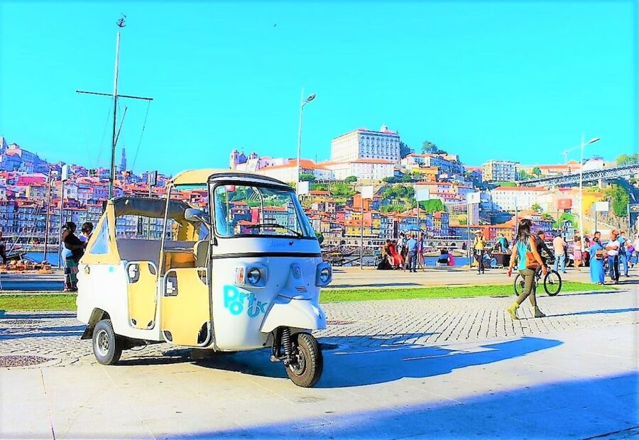 Porto: Guided Tuk Tuk Tour - Clerigos Church and Sé Cathedral: quick hits with big impact