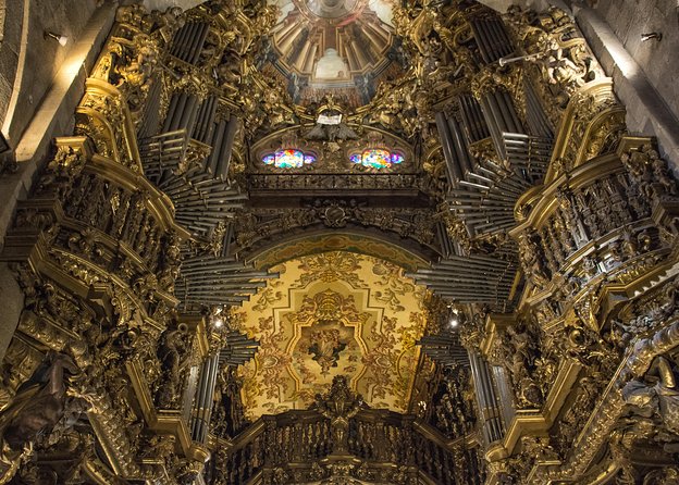Porto: Guimaraes & Braga Small Group Tour with Lunch and Tickets - Bom Jesus do Monte: Via Crucis stairs and panoramic views