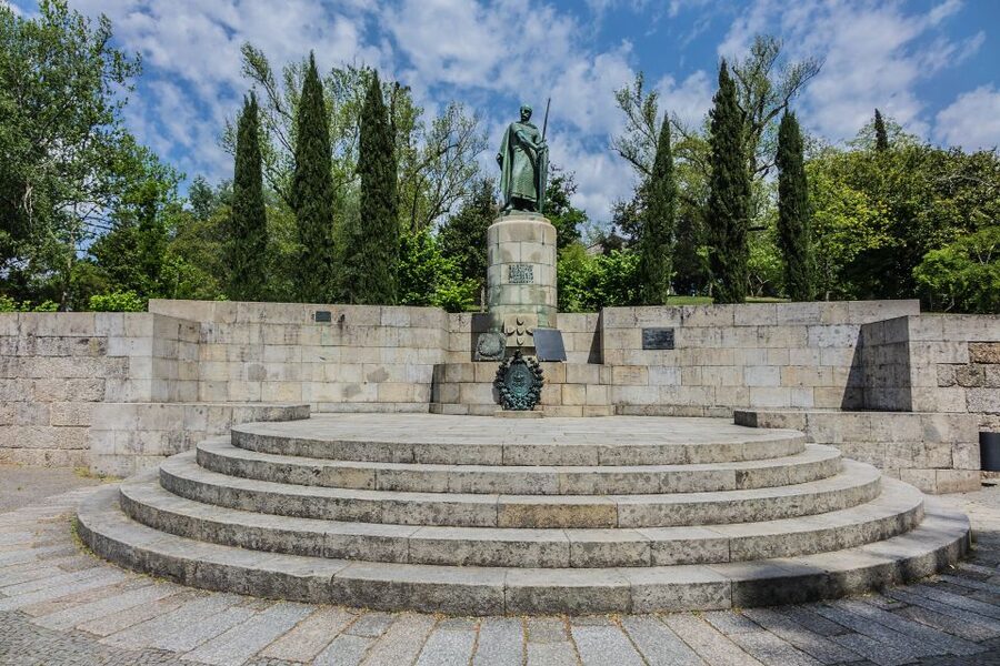 Porto: Guimarães & Braga Tour with Entry Tickets and Lunch - Bom Jesus do Monte and its 581-step reality check