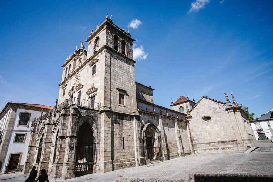Porto: Guimarães & Braga Tour with Entry Tickets and Lunch - Small-group format from Porto: why it feels calmer