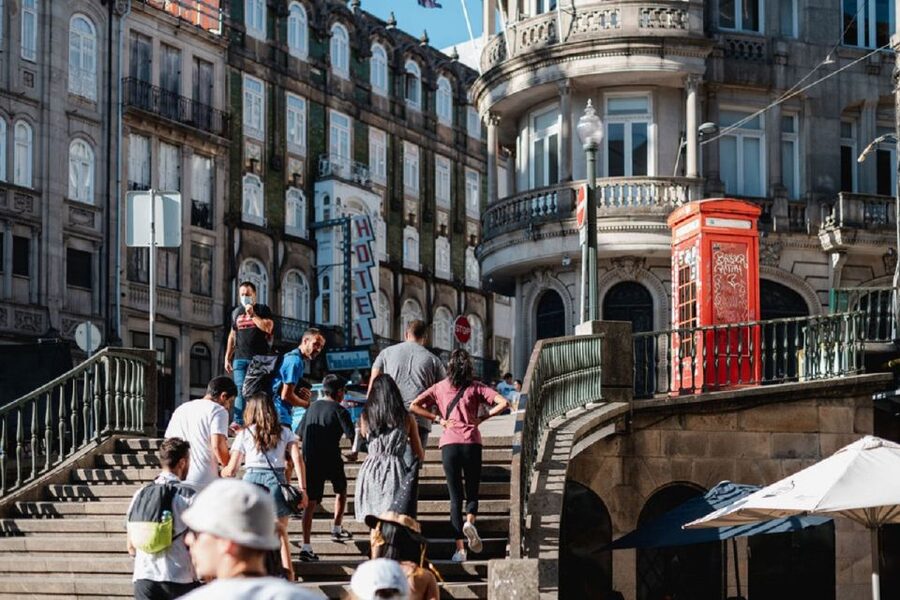 Porto: Harry Potter and City of Porto Guided Walking Tour - Palácio Atlântico and Avenida dos Aliados, Porto’s grand streets as a story set