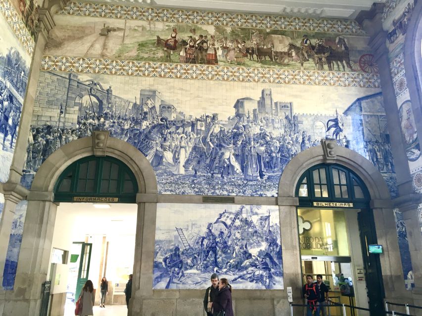 Porto: Highlights & hidden gems Walk - max 10 - The bakery stop: where local snack culture enters the plan