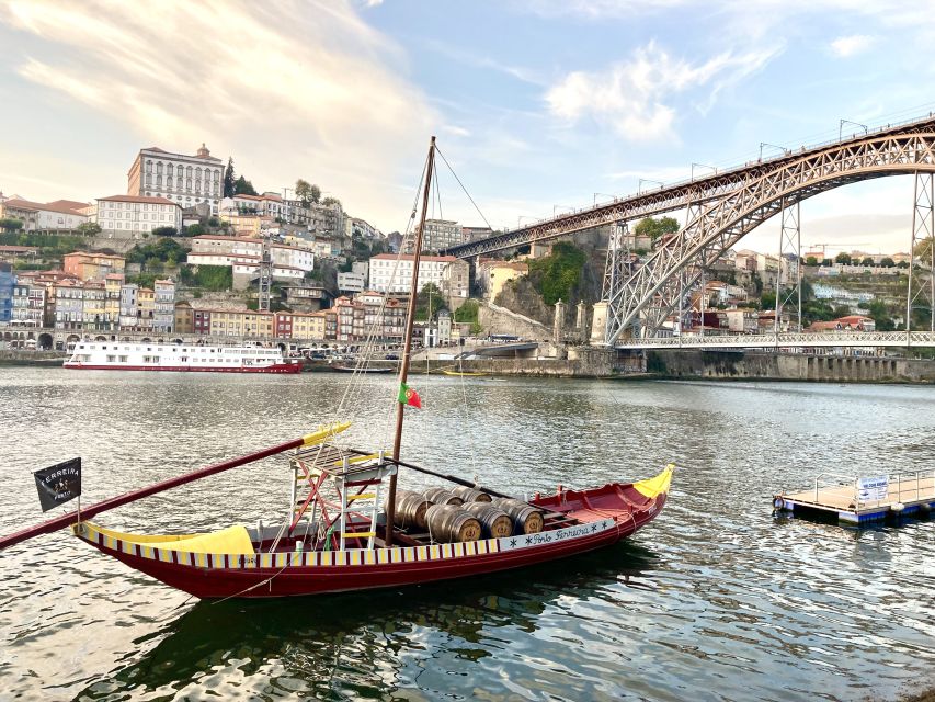 Porto: Highlights & hidden gems Walk - max 10 - The fairytale bookshop moment at Livraria Lello, without the stress