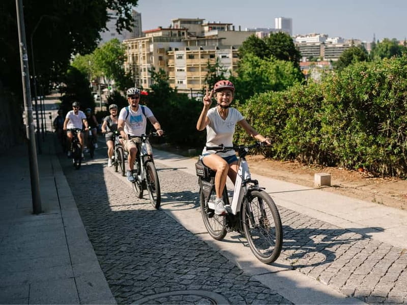 Porto: Highlights in 3 Hours E-Bike Tour - Porto Cathedral and the downtown core: classic sights with quick context