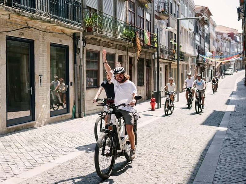 Porto: Highlights in 3 Hours E-Bike Tour - The ride style: safe pacing, small group feel, real traffic moments