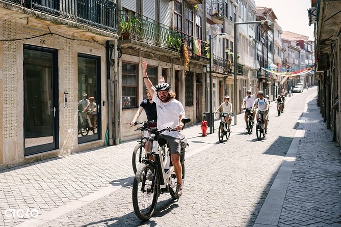 Porto Highlights in 3 Hours E-Bike Tour - Historical, Sightseeing - Safety, traffic, and why your comfort level matters on cobblestones