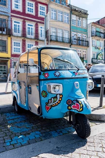 Porto: Historic Center Tuk-Tuk Tour - Clérigos Tower to the tight streets: how the tour starts