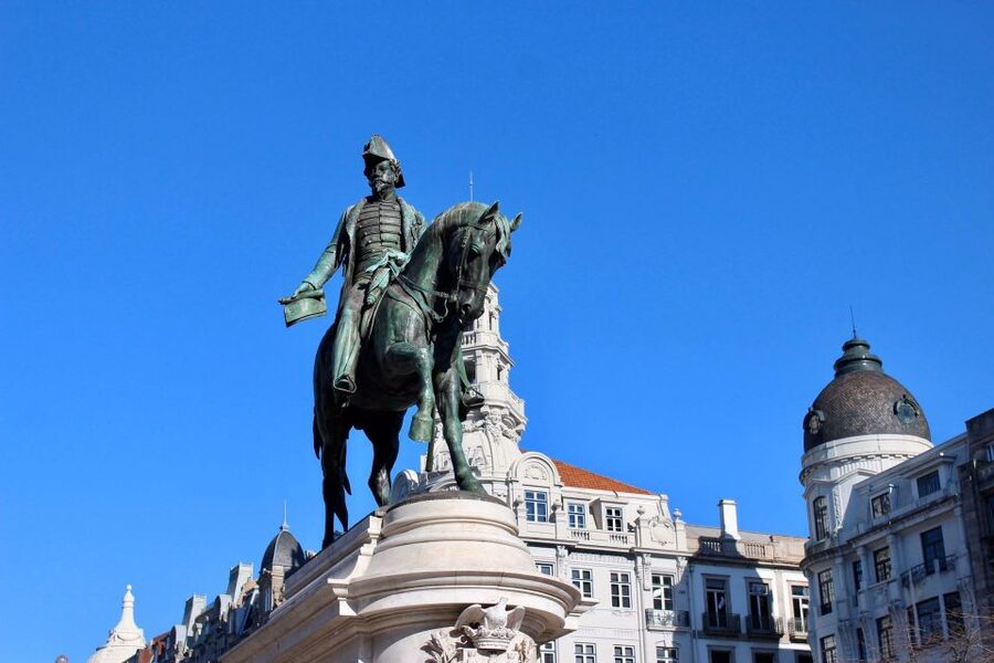 Porto: Historic City Center Walking Tour - Avenida dos Aliados: the classic Porto boulevard moment