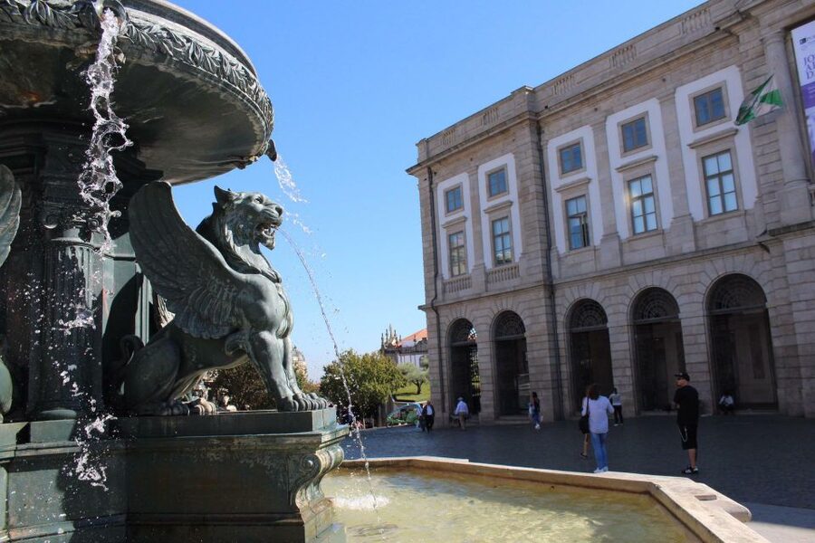 Porto: Historic City Center Walking Tour - Livraria Lello: architecture meets culture, without turning it into a detour