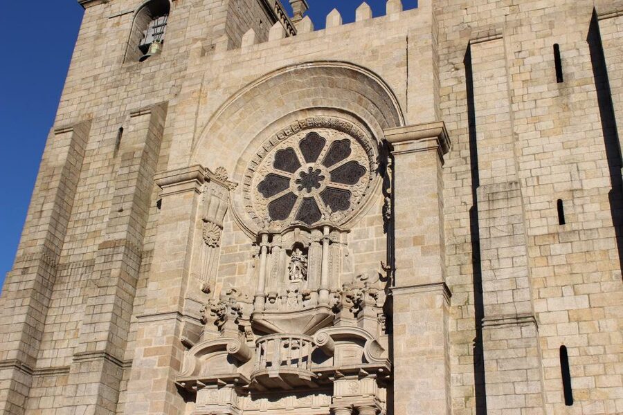 Porto: Historic City Center Walking Tour - Riverside Porto: Ribeira hustle, the Douro walk, and viewpoint neighborhoods