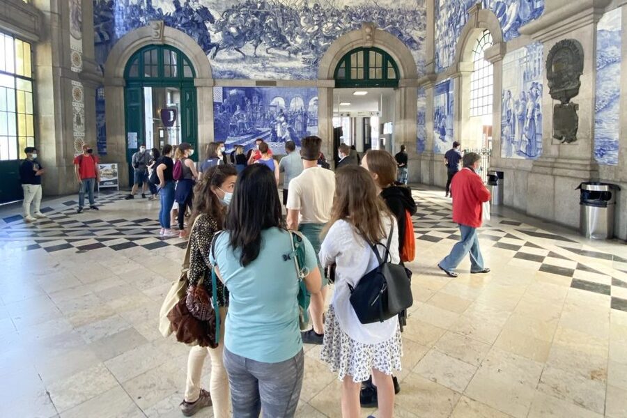 Porto: Historical Center Walking Tour - Art Nouveau corners and the Lello Bookshop moment