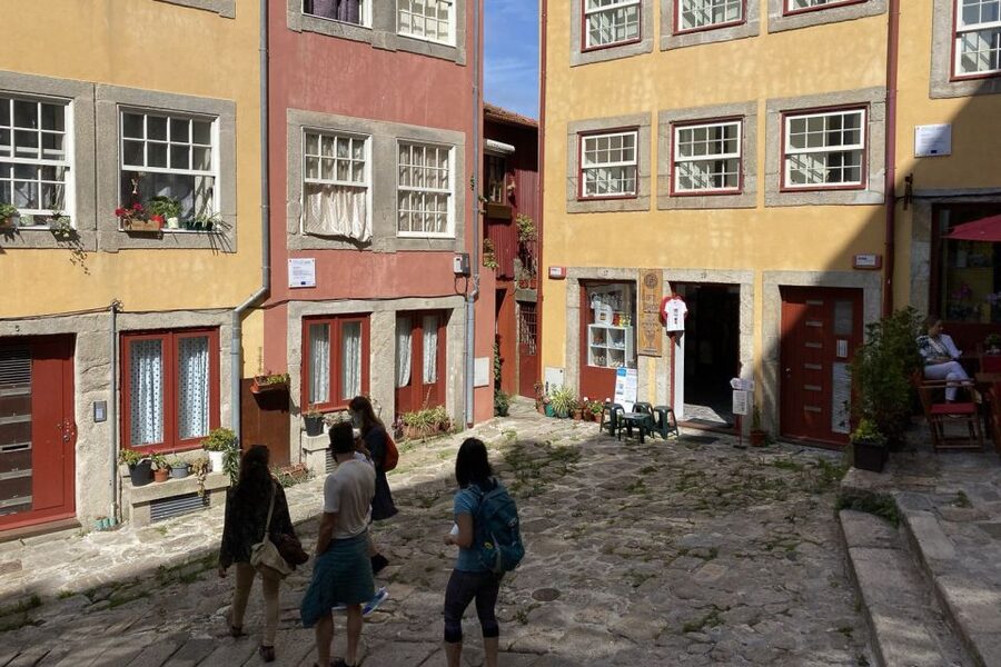 Porto: Historical Center Walking Tour - Clérigos Tower: the symbol you can spot from around town