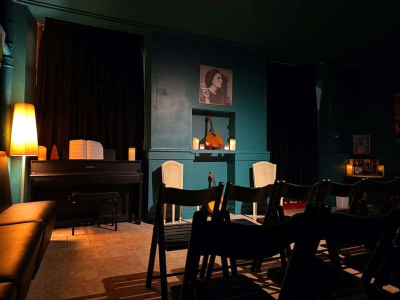 Porto: Intimate Fado Show & Port Wine in Trindade Noble Hall - Finding the hall and choosing the right moment to arrive