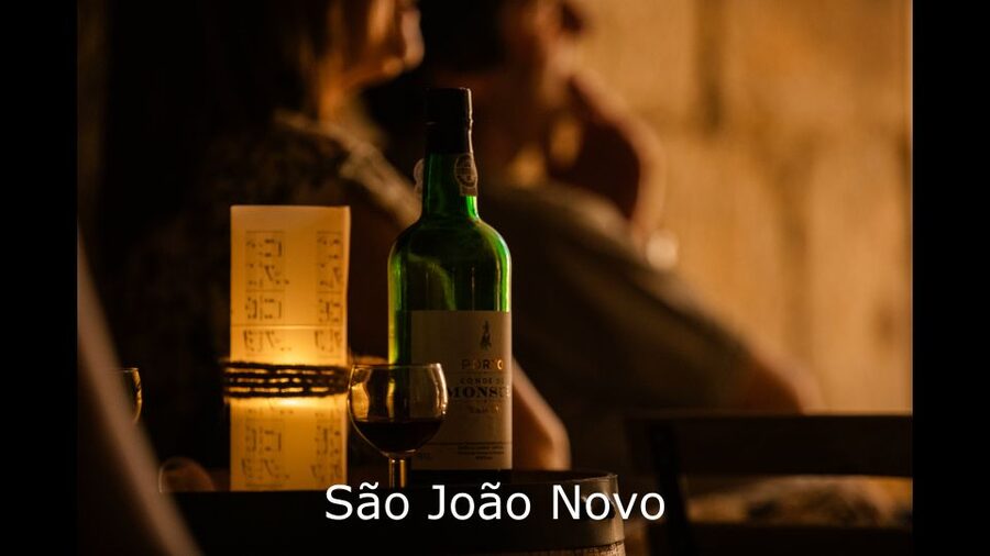 Porto: Live Fado Show with Glass of Port Wine - A one-hour Porto fado show in Casa do Fado