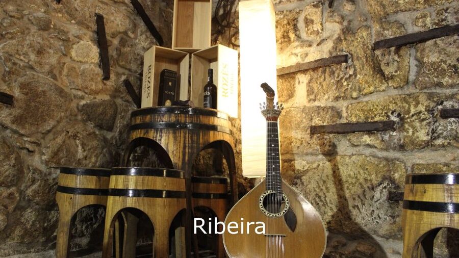 Porto: Live Fado Show with Glass of Port Wine - The acoustics are the hidden star