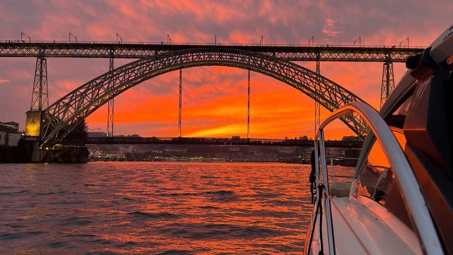 Porto: Luxury 6 Bridges Yacht Cruise with Wine & Snacks - Key things that make this Porto yacht cruise worth it