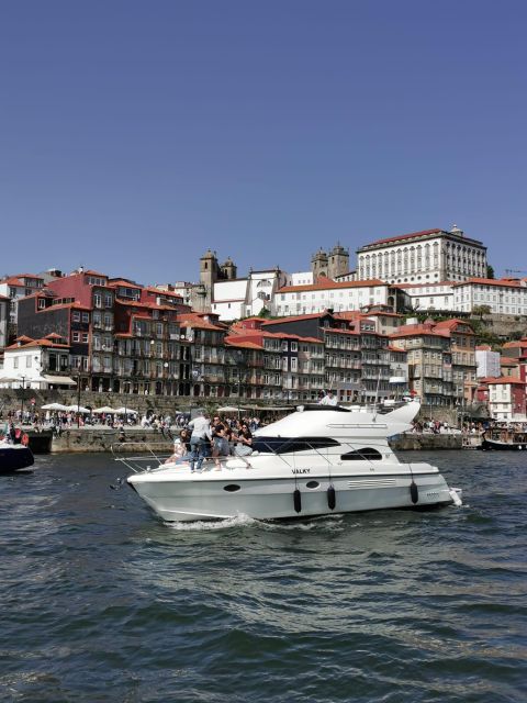 Porto: Luxury Yacht Tour of the 6 Bridges and Douro Estuary - Setting off from Vila Nova de Gaia, with the right kind of start