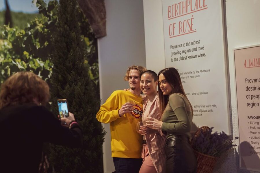 Porto: Pink Palace: The Eccentric World of Rosé Wine - Timing your visit for space to breathe and take photos