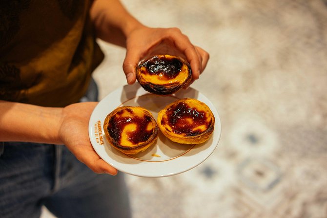 Porto Private Food and Drink Tasting Tour with Local - Outside-the-door sights: why that can be a plus